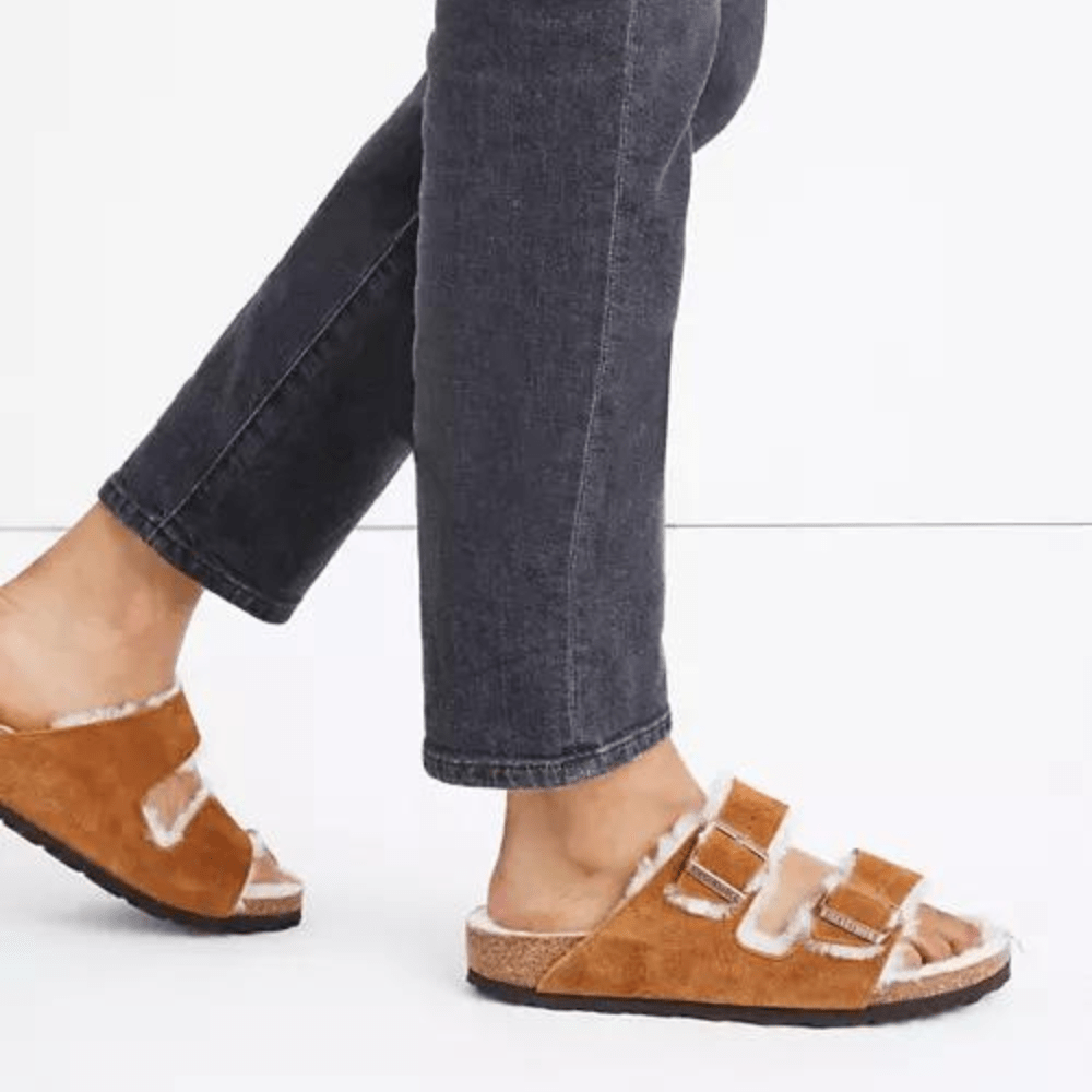 כפכפי בירקנשטוק | Birkenstock Arizona fur Brown – תמונה 4