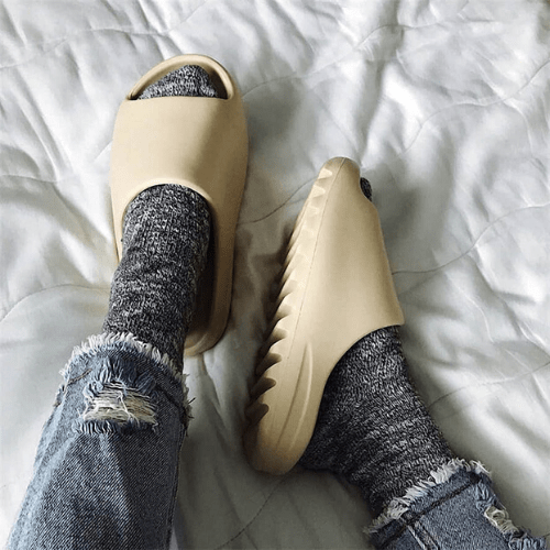 כפכפי ייזי סלייד | Yeezy Slides Bone – תמונה 3
