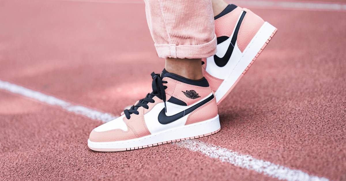 נעלי נייק אייר ג’ורדן | Nike Air Jordan 1 Mid Pink – תמונה 3