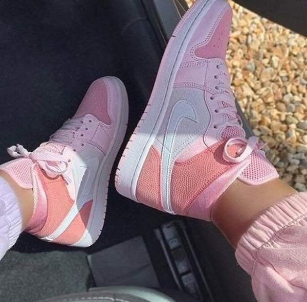 נעלי נייק אייר ג’ורדן | Nike Air Jordan 1 Mid Digital Pink – תמונה 4