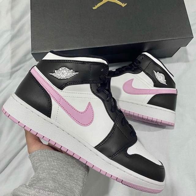 נעלי נייק אייר ג’ורדן | Air Jordan 1 Mid White Light Arctic Pink – תמונה 5