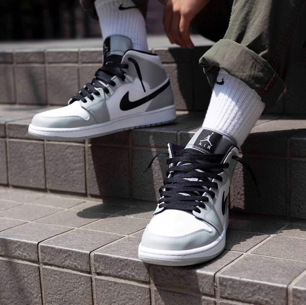 נעלי נייק אייר ג’ורדן | nike air jordan 1 mid smoke grey – תמונה 4