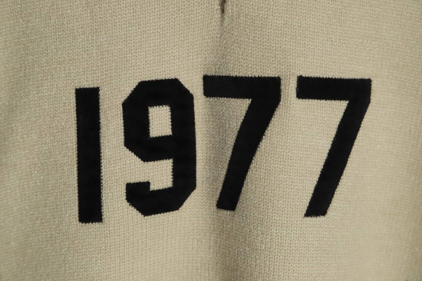 בגדי Fear Of God Essentials Hoodie – תמונה 5