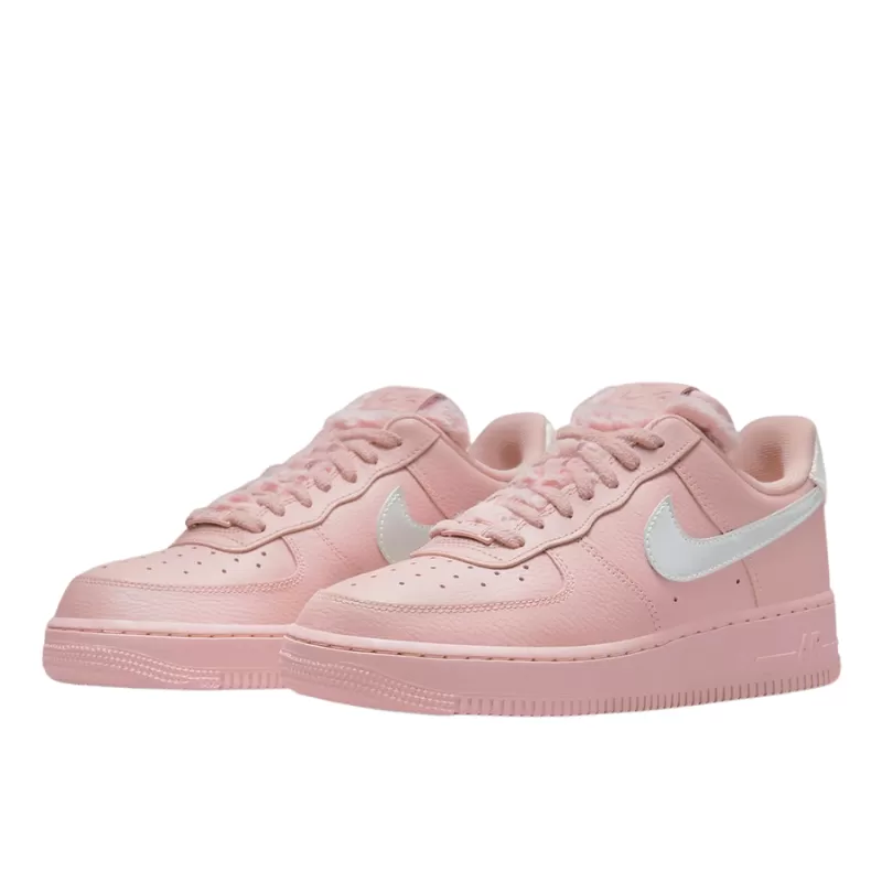 נעלי נייק | Nike Air Force 1 Pink Sherpa – תמונה 2