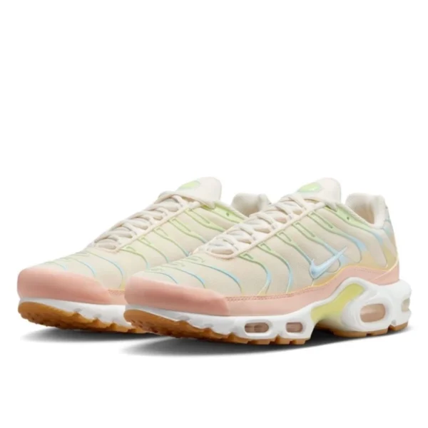 Air max plus crimson tint 2 600x600