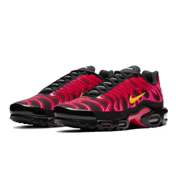 Air max plus supreme black 1 600x600