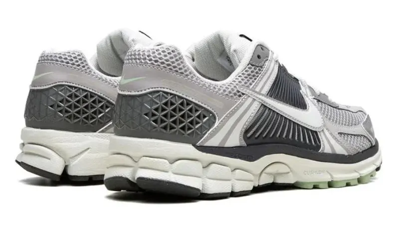 נעלי נייק | Nike Zoom Vomero 5 Cobblestone Flat Pewte – תמונה 3