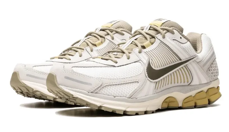 נעלי נייק | Nike Zoom Vomero 5 Light Bone Medium Olive – תמונה 2