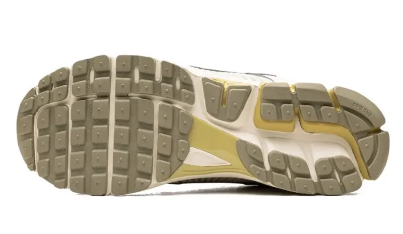 נעלי נייק | Nike Zoom Vomero 5 Light Bone Medium Olive – תמונה 4