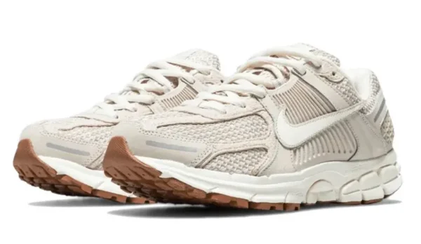 Nike zoom vomero 5 light orewood brown 2 600x348