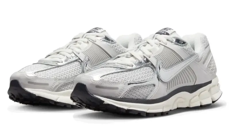 נעלי נייק | Nike Zoom Vomero 5 Photon Dust Metallic Silver – תמונה 2