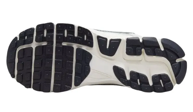נעלי נייק | Nike Zoom Vomero 5 Photon Dust Metallic Silver – תמונה 3