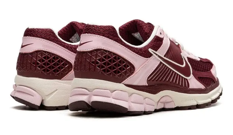 נעלי נייק | Nike Zoom Vomero 5 Pink Foam Team Red – תמונה 3