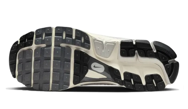נעלי נייק | Nike Zoom Vomero 5 Platinum Tint – תמונה 3