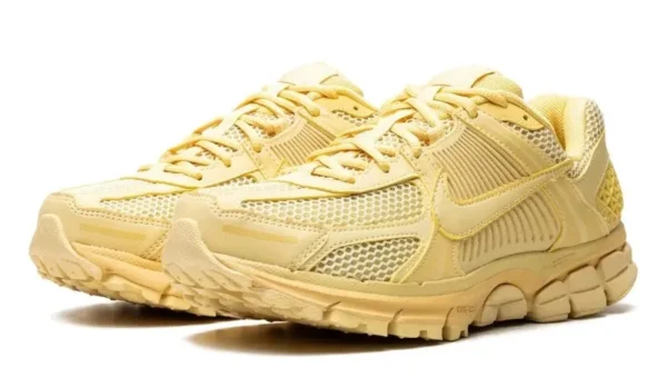 Nike zoom vomero 5 saturn gold 2 600x348