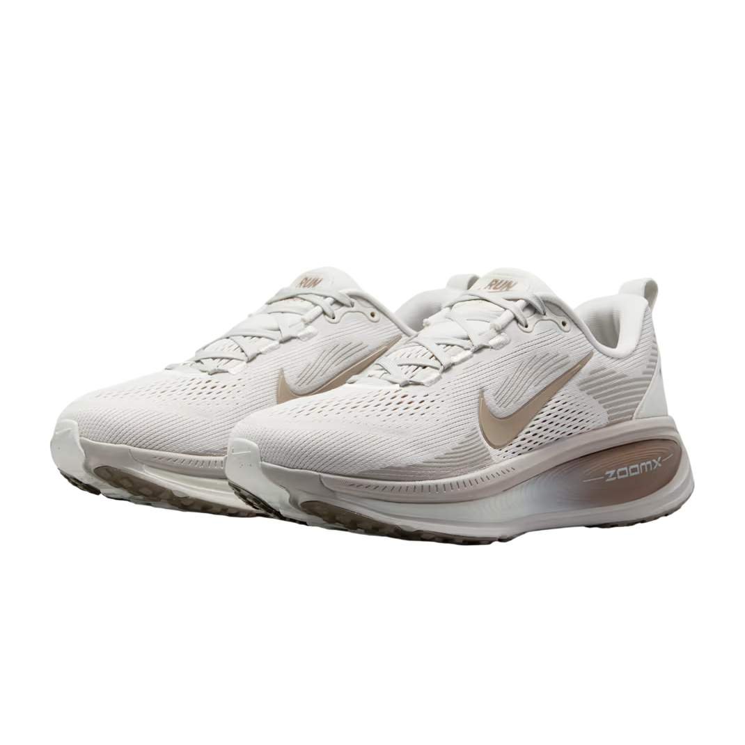 נעלי ריצות נייק | Nike Vomero 18 Road Running Shoes Light Bone/Phantom – תמונה 4