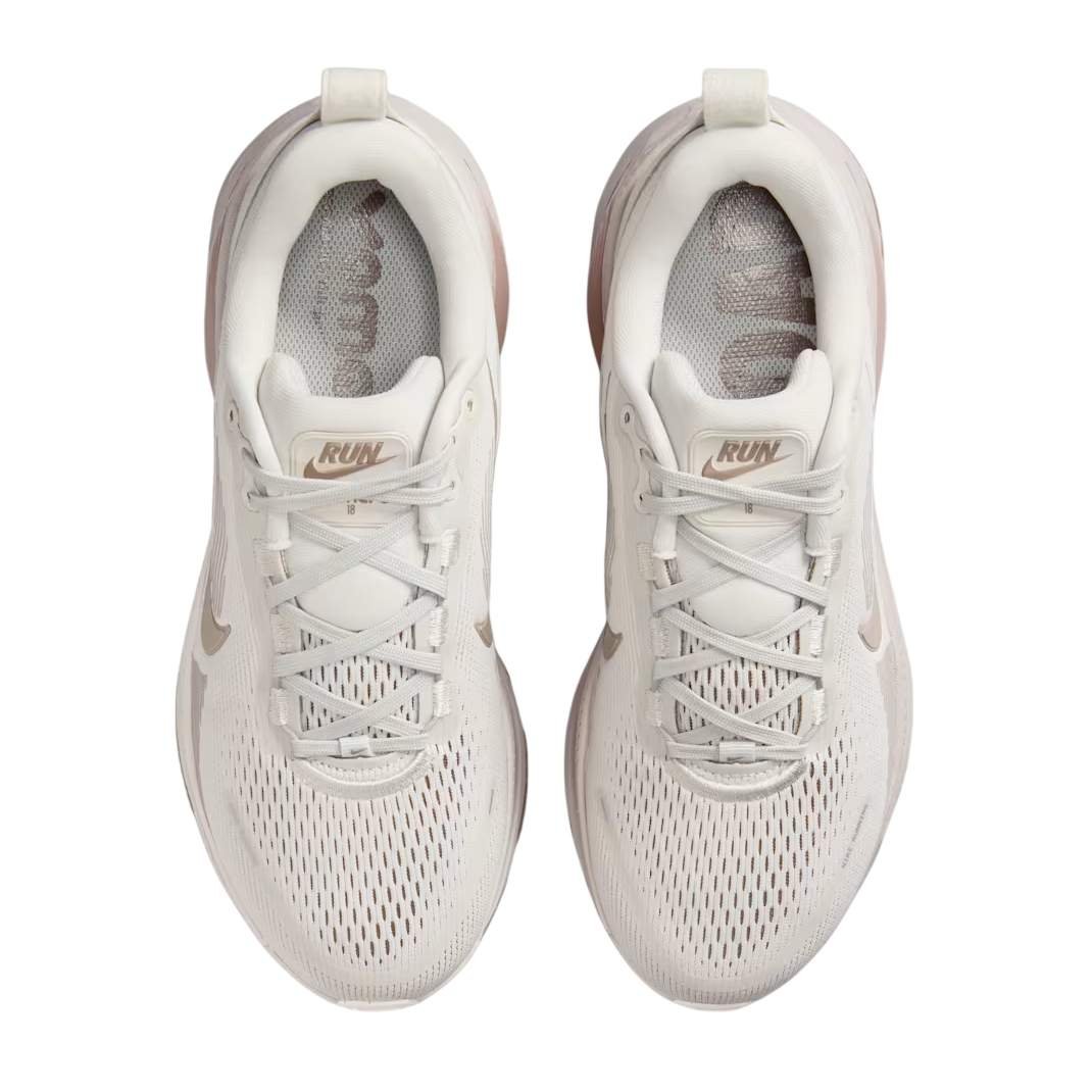 נעלי ריצות נייק | Nike Vomero 18 Road Running Shoes Light Bone/Phantom – תמונה 5