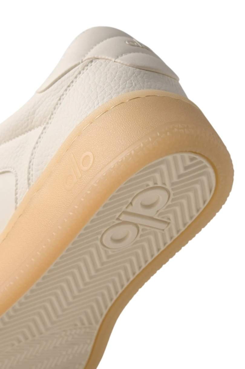 נעלי סניקרס אלו יוגה | ALO Recovery Mode Sneaker Clay – תמונה 5